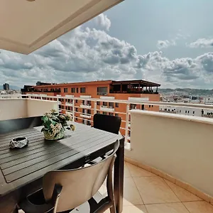 Cozy Rooftop - Your Home, Away From Home! Apartment